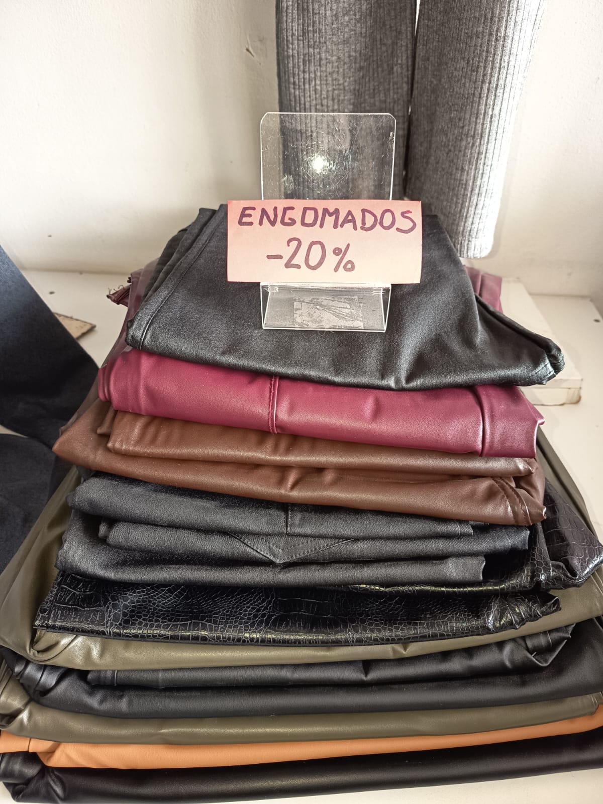Pantalón engomado