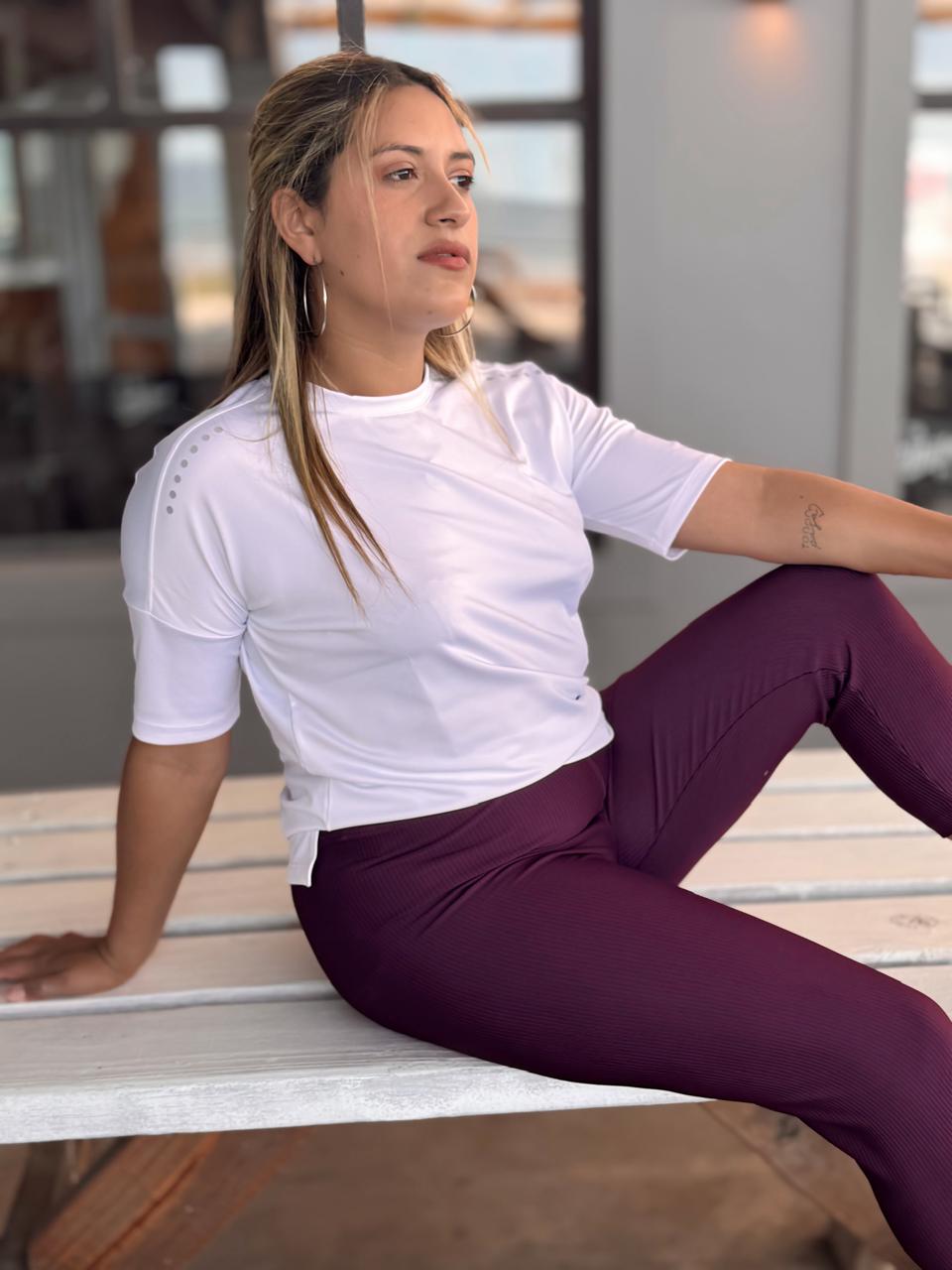 Remera RUNIK + Calza capri SILK