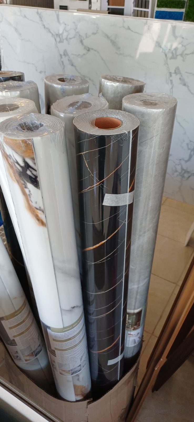 Rollos autoadhesivos